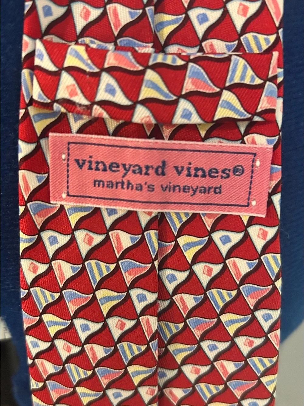 BRAND NEW WITHOUT TAGS Kid’s Red Patterned Men's Tie - Vineyard Vines